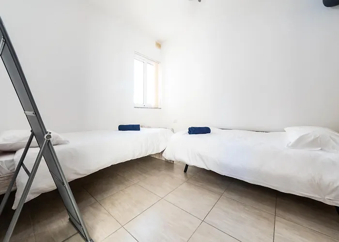 Sea View 2 Bedroom *