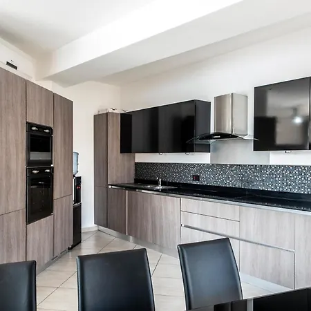 Sea View 2 Bedroom 圣保罗湾城